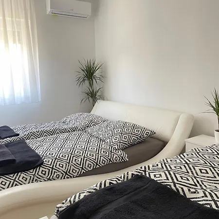 Leander House Gasthof Siófok